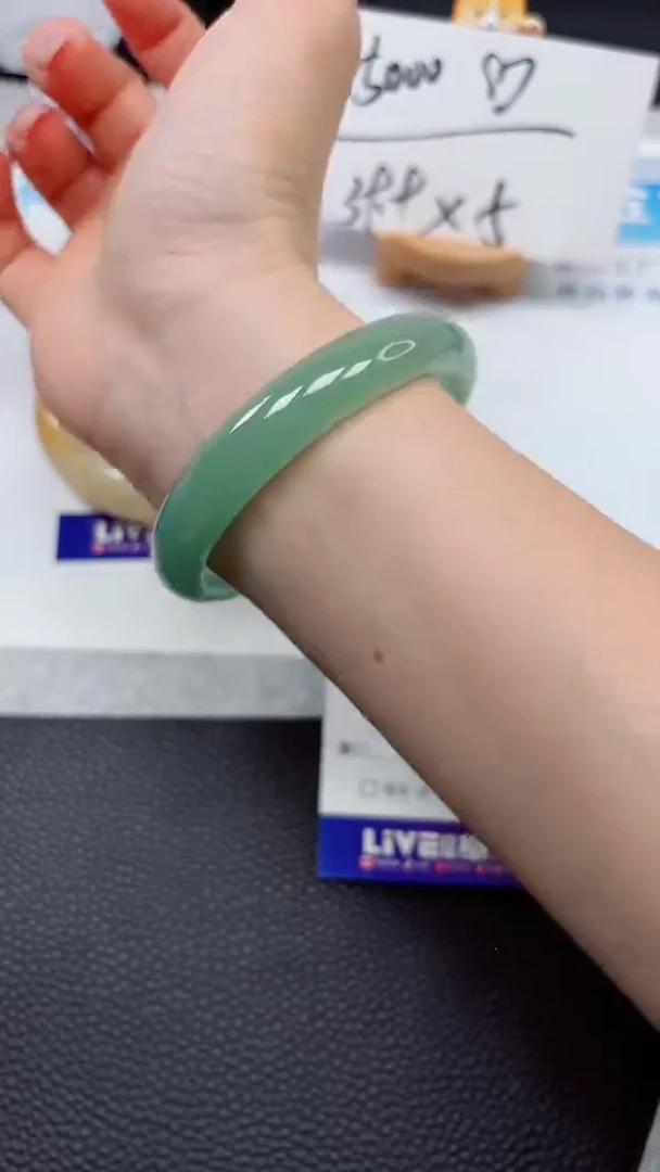 【闪购商品】石英质玉手镯未镶嵌71