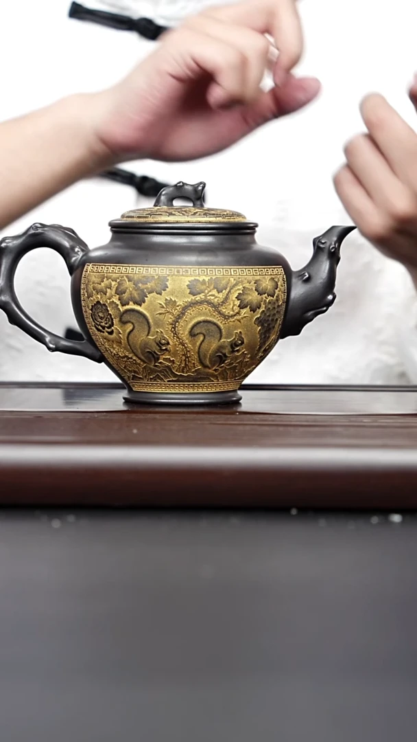 茶壶紫砂宜兴紫砂 松鼠竹节报春 石黄 高艳