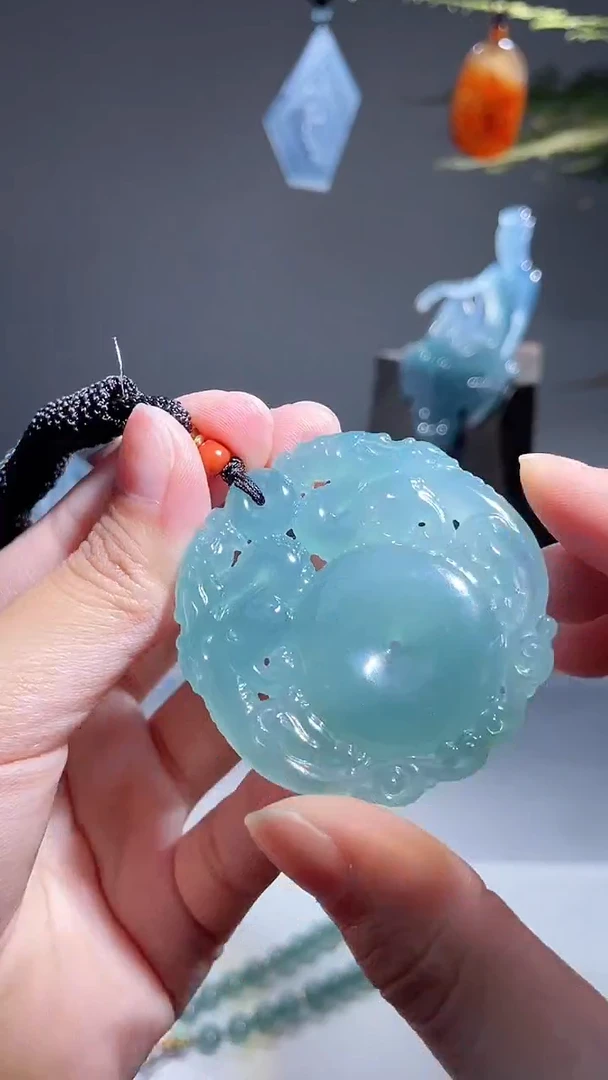 颈饰未镶嵌翡翠龙扣