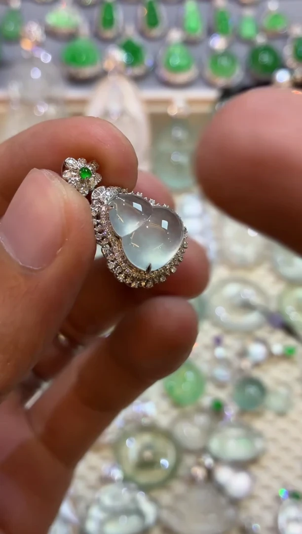 吊坠(不含链)18K金镶嵌翡翠葫芦