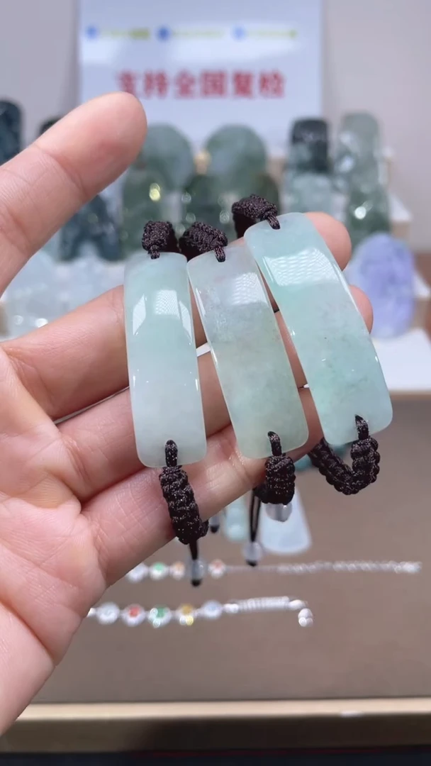 项圈未镶嵌翡翠手牌