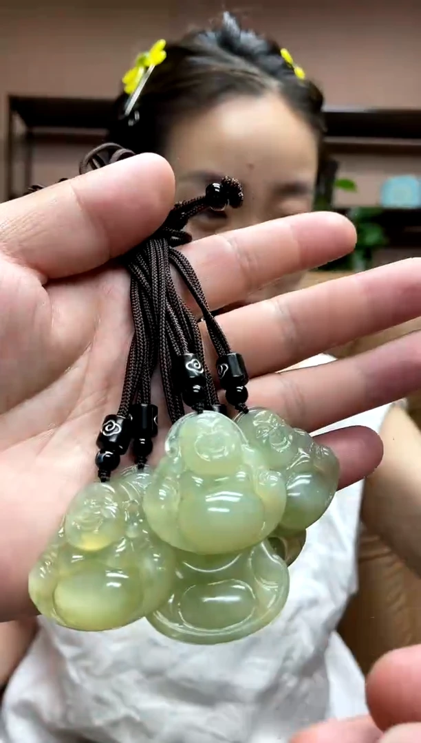 岫玉未镶嵌吊坠多样性发货发其中之一