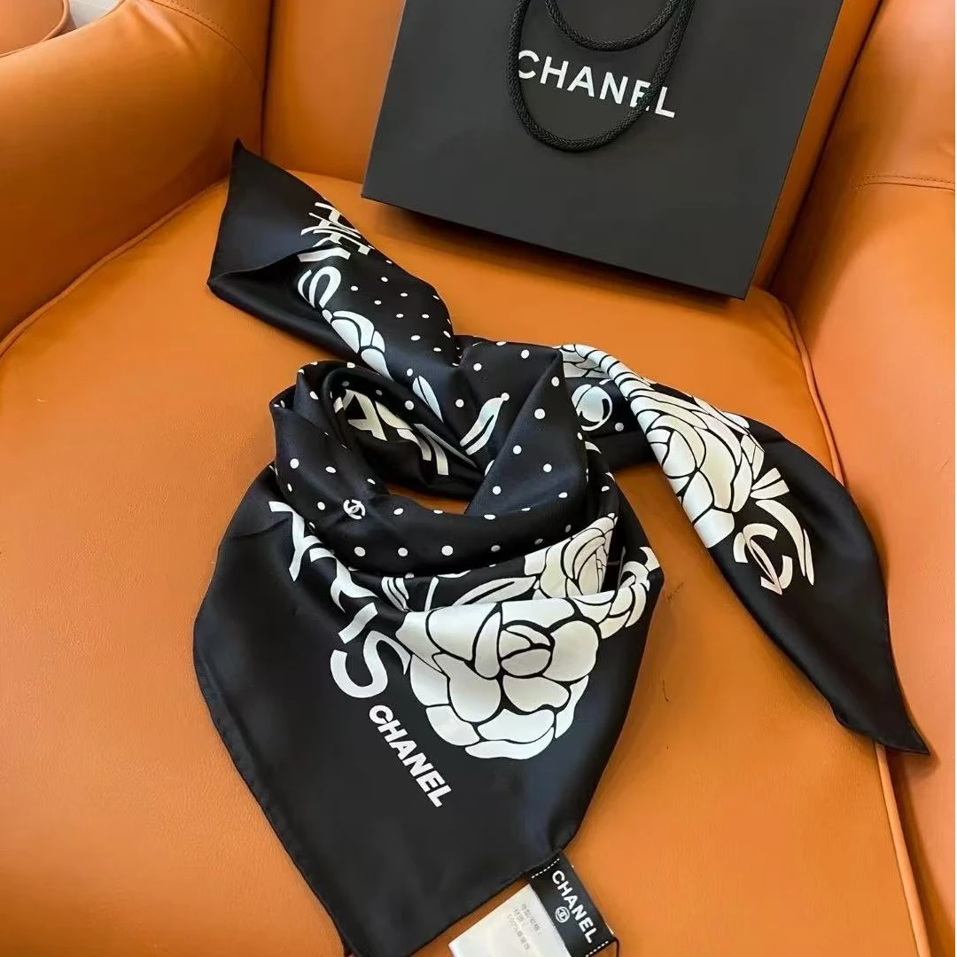 全新未使用 Chanel/香奈儿 经典山茶花系列真丝方巾 盒子