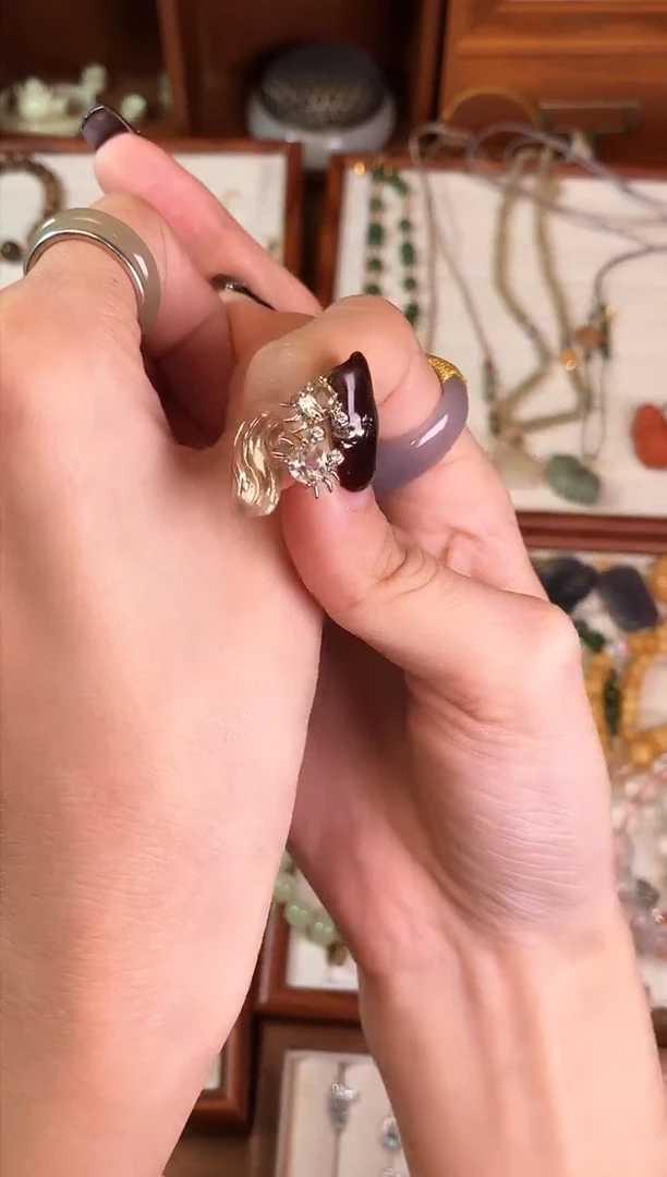 【闪购商品】黄晶耳饰未镶嵌黄水晶螃蟹耳钉一对