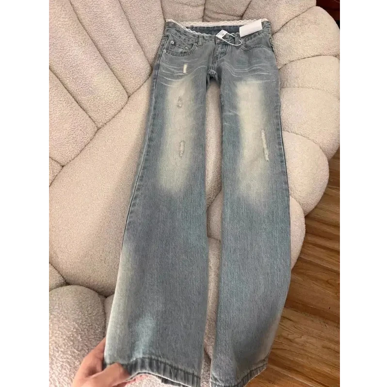 浅蓝蕾丝拼接不贴腿微喇叭牛仔裤女2025年夏季新款宽松显瘦喇叭裤