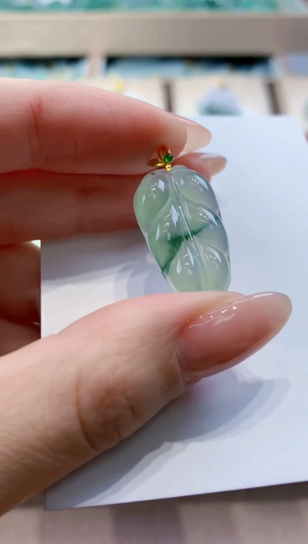 颈饰18K金镶嵌翡翠天然缅甸a货翡翠