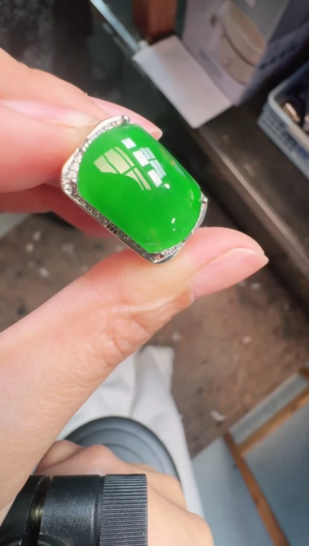 未镶嵌定制翡翠A货有轻微色差属于正常现象，戒指1