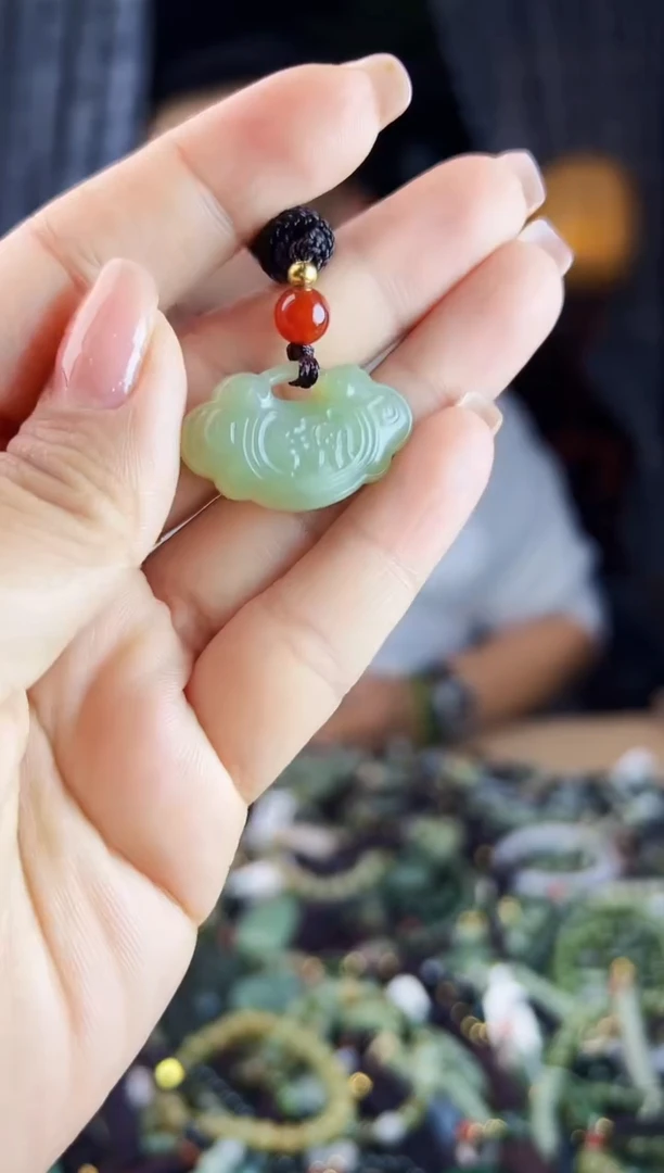 未镶嵌和田玉挂件1