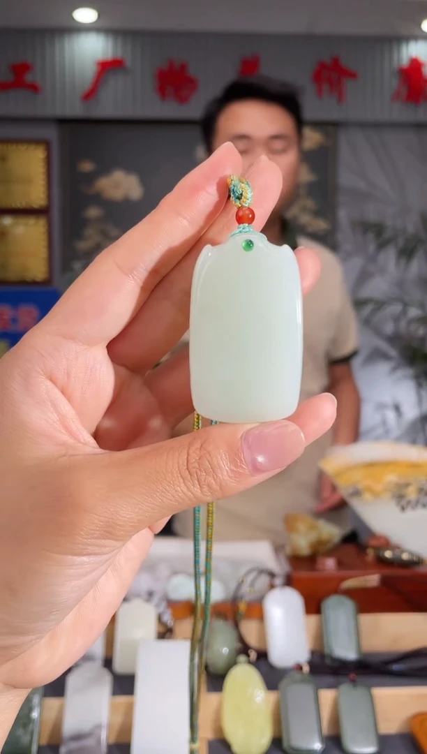 和田玉未镶嵌颈饰1