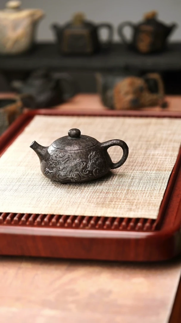 庄惠东老师作品冰碛岩重工雕刻双龙石瓢壶