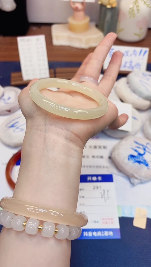 【闪购商品】石英质玉手镯未镶嵌291-美人条-圈口57