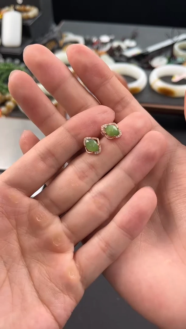 手串未镶嵌和田玉A****a俄碧耳钉微色差
