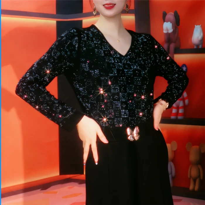 【吉祥迷】V领秋冬长袖气质洋气时尚百搭显瘦轻奢烫钻打底衫女装