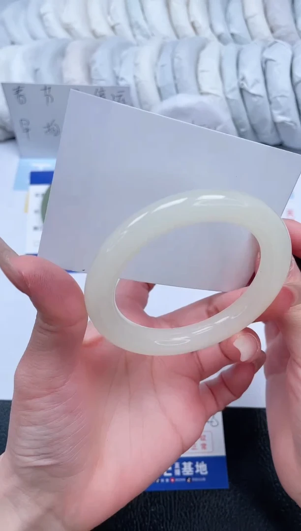 【闪购商品】石英质玉手镯未镶嵌T213-54.8