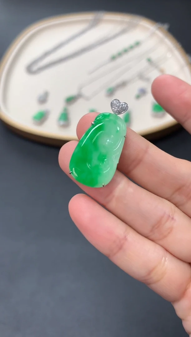 【闪购商品】翡翠吊坠(不含链)18K金镶嵌6980