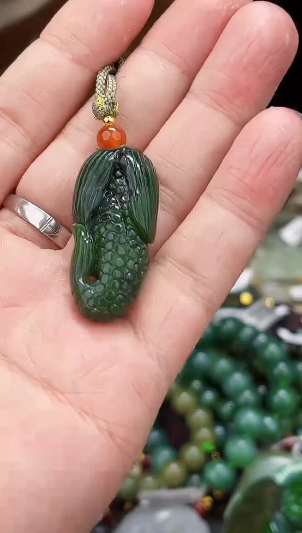 颈饰未镶嵌和田玉1