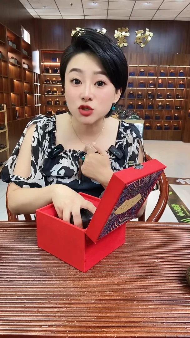 茶壶紫砂花开富贵太湖石金钟 石黄 赵巧英