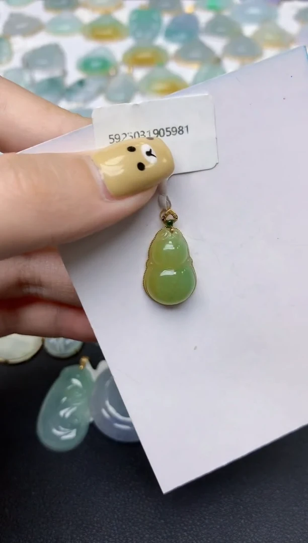 翡翠18K金镶嵌颈饰天然翡翠A货