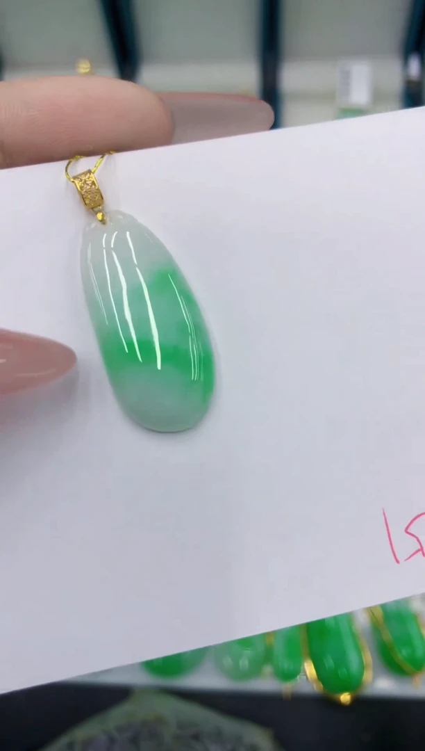 颈饰18K金镶嵌翡翠11111