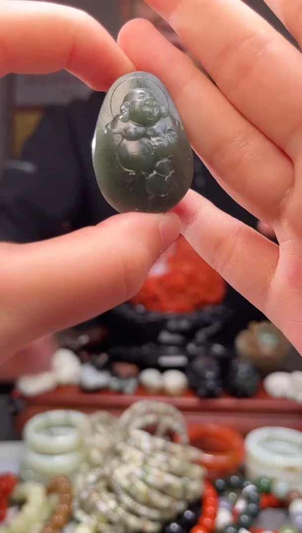 颈饰未镶嵌和田玉吊坠