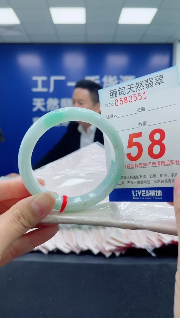 未镶嵌手镯翡翠天然翡翠手镯