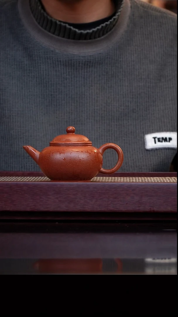 茶壶紫砂 宝山红降坡- 半手水平175cc
