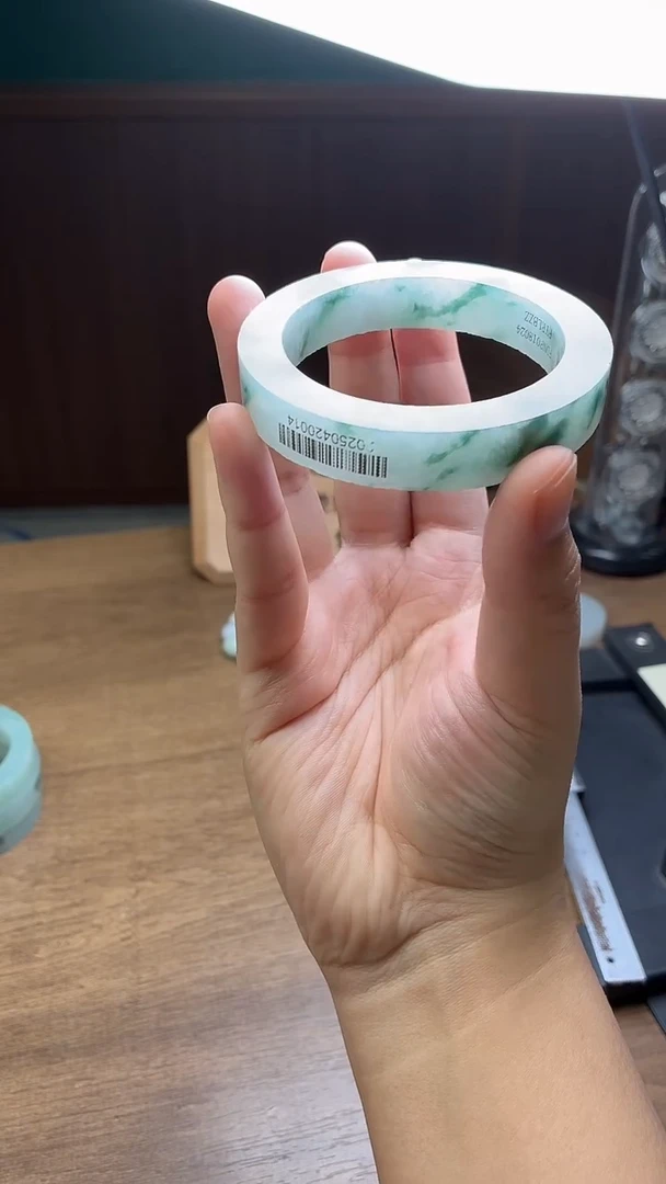 未镶嵌手镯定制翡翠冒*泡定制