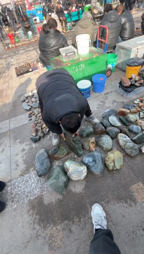 未镶嵌和田玉（糖玉）挂件和田玉