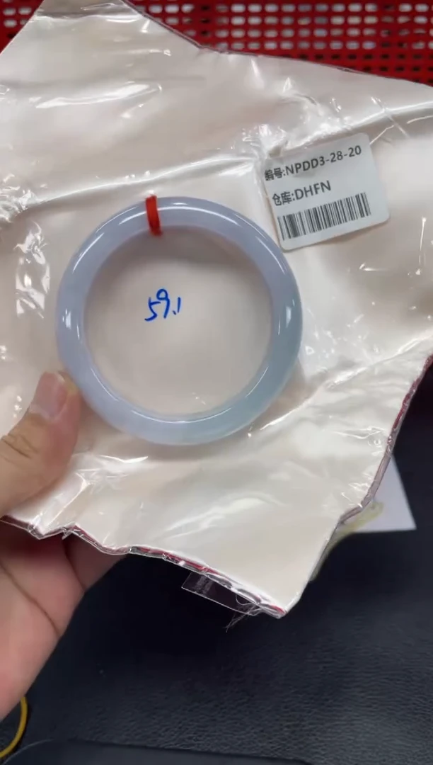 翡翠手镯未镶嵌翡翠手镯