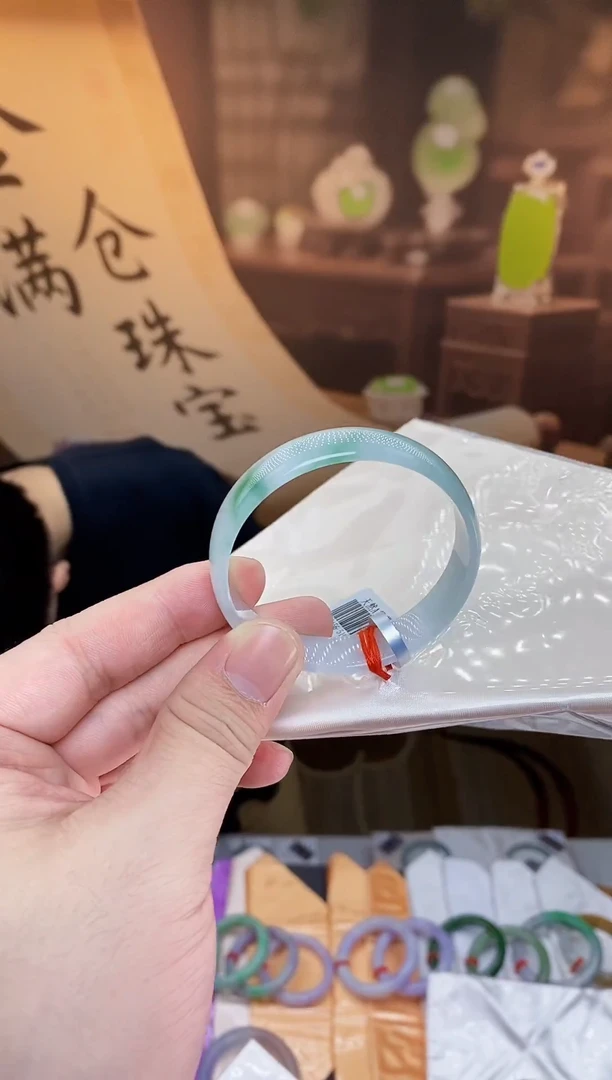 未镶嵌手镯翡翠手镯