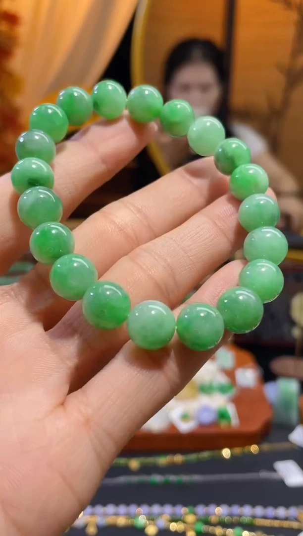 颈饰未镶嵌翡翠手串