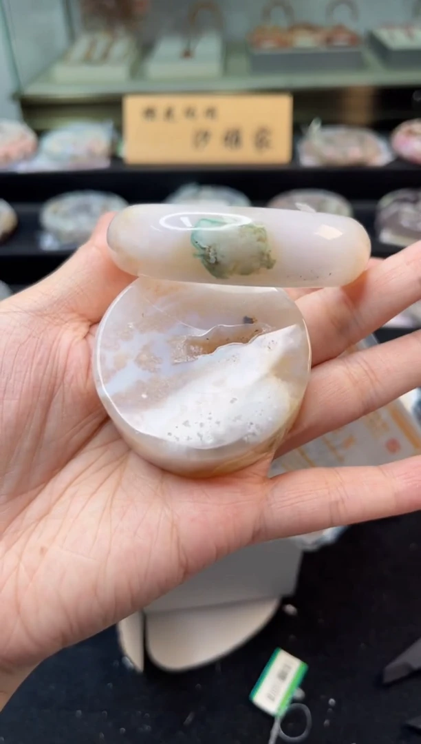 未镶嵌手镯石英质玉53圈口（赠品镯心）1600003