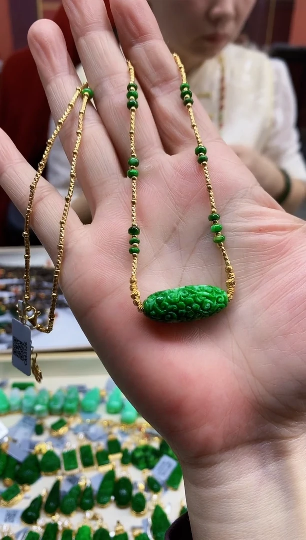 颈饰未镶嵌翡翠吊坠