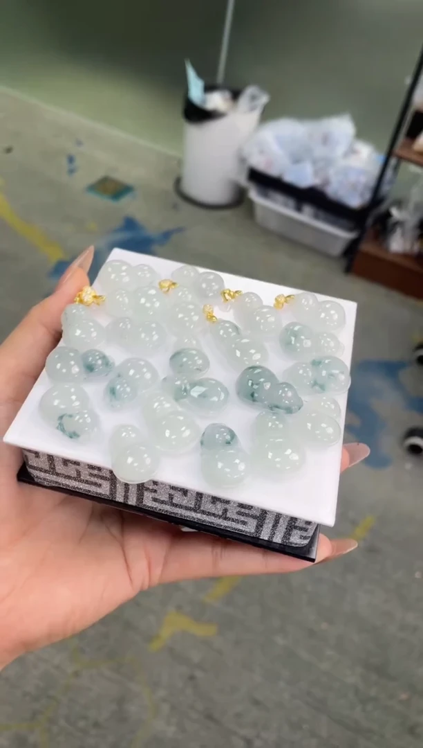 翡翠银S925镶嵌吊坠(赠链)葫芦            多样性发货发一件