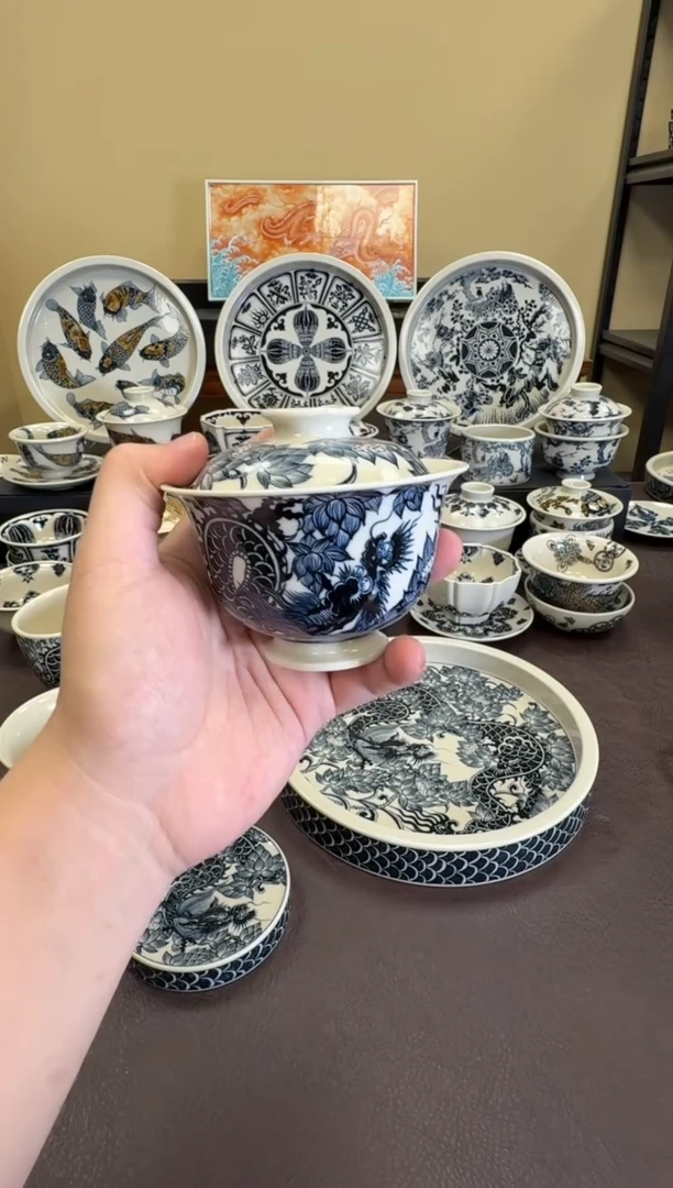 二号釉穿花龙纹盖碗