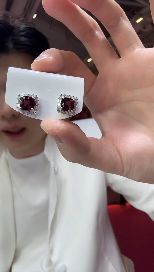 银S925镶嵌耳饰石榴石8mm耳钉