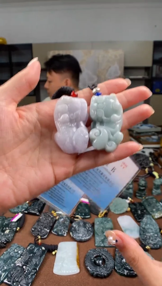 颈饰未镶嵌翡翠 多样性发其一