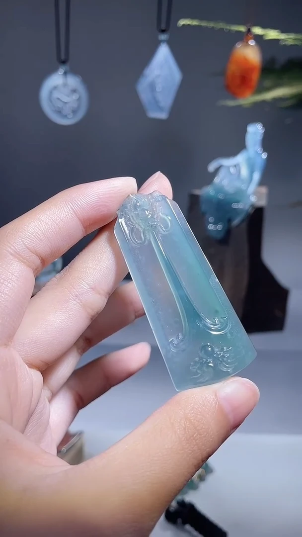 颈饰未镶嵌翡翠龙