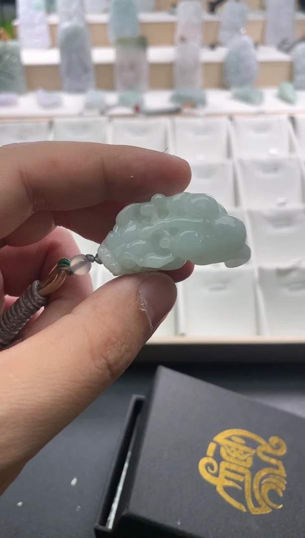 翡翠未镶嵌颈饰..../4/17/ 170