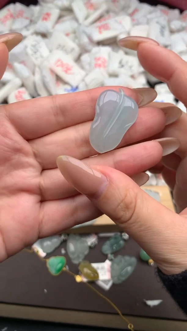 【闪购商品】翡翠挂件未镶嵌一