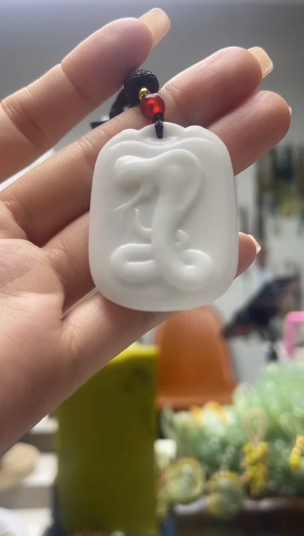 未镶嵌岫玉颈饰`