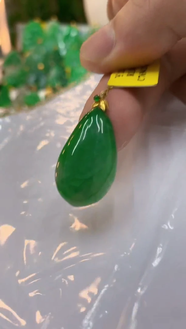翡翠18K金镶嵌颈饰挂件