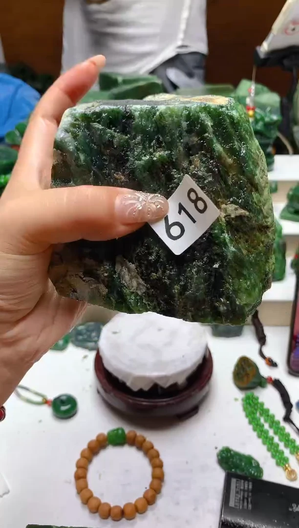 未镶嵌和田玉（碧玉）珠宝半成品1