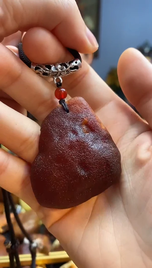 未镶嵌颈饰琥珀吊坠