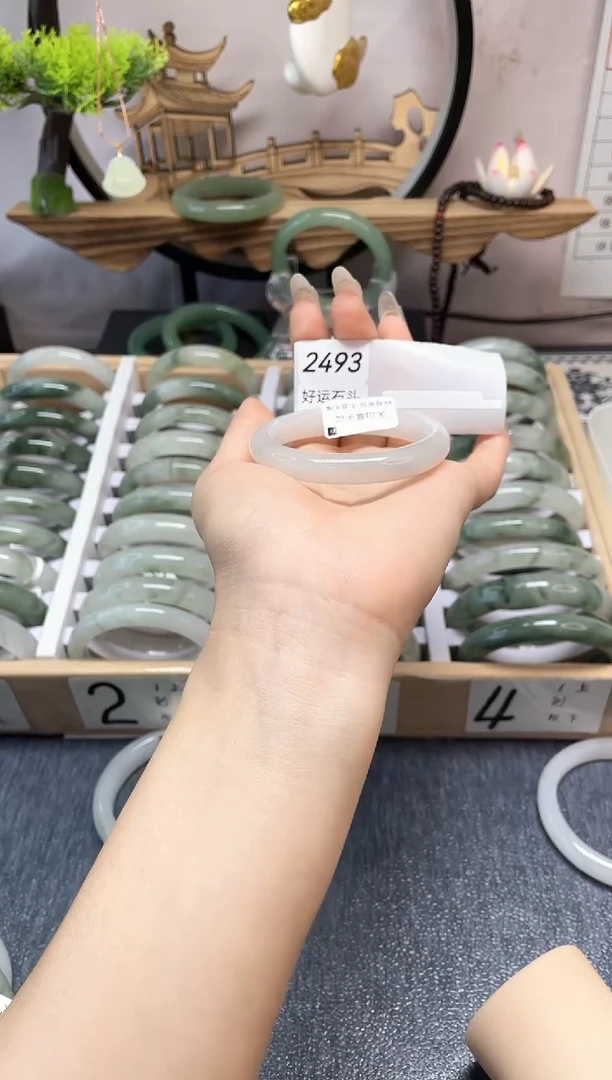 未镶嵌手镯石英质玉2493