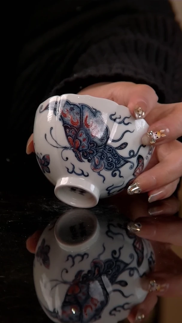 刻画堂青花釉里红蝶恋花花口鸡心杯