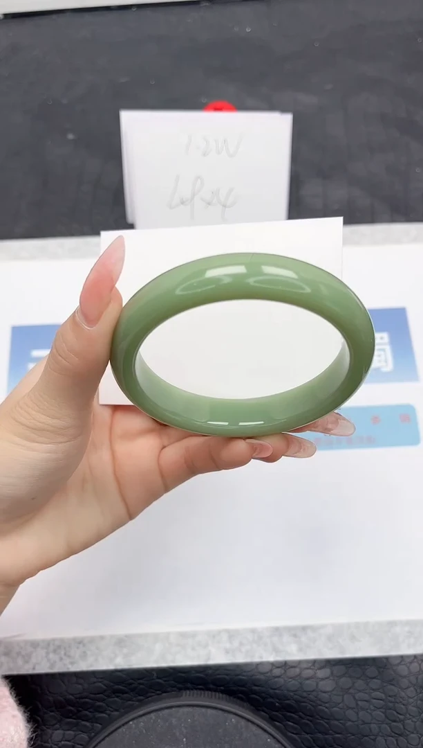 【闪购商品】石英质玉手镯未镶嵌L124-62