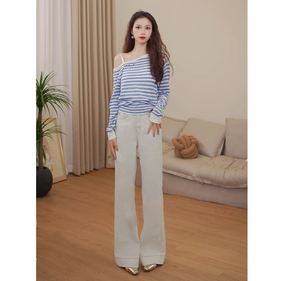 三月新款上新月光灰牛仔裤中高腰显瘦直筒微喇裤休闲白色修身时尚