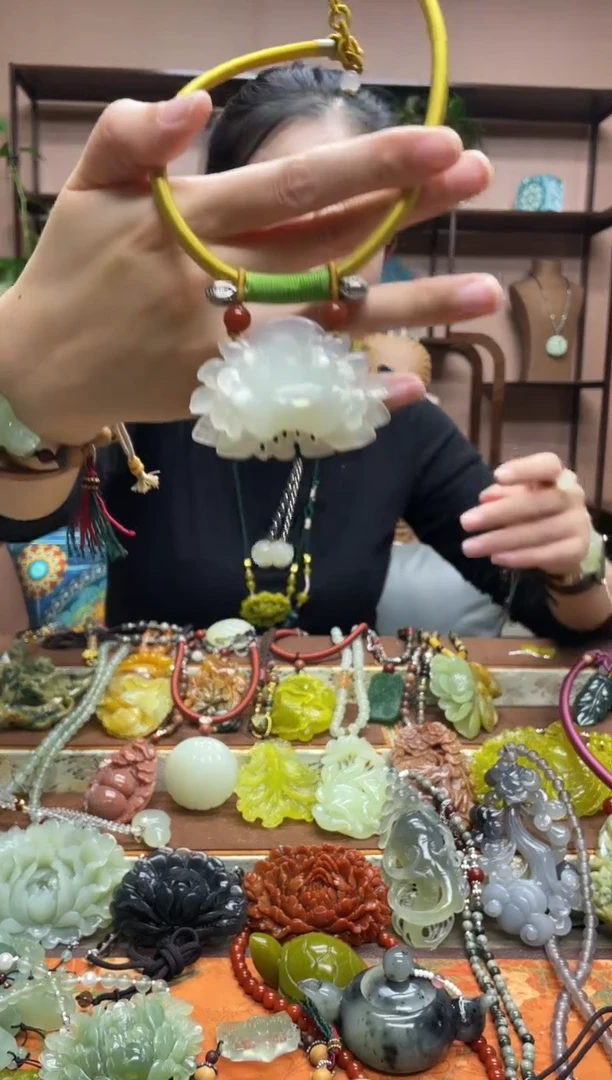 未镶嵌岫玉吊坠·