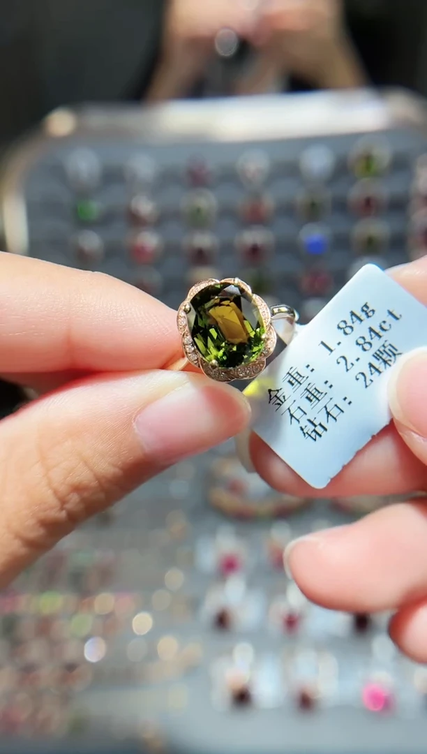 18K金镶嵌戒指碧玺2.84.